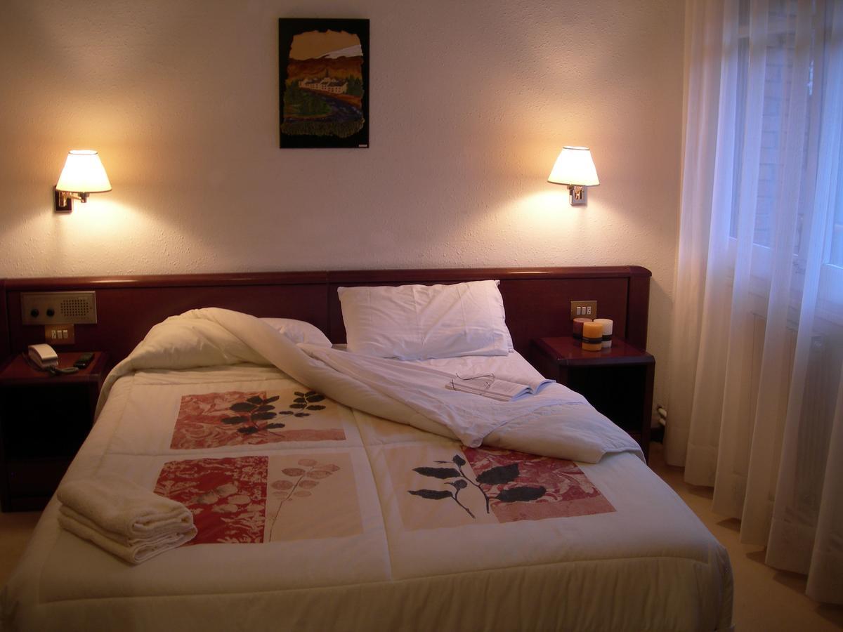 Hosteria Catalana บอสซอสต์ ภายนอก รูปภาพ